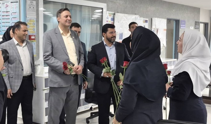 تجلیل نماینده مردم سیرجان در مجلس شورای اسلامی از پرستاران بیمارستان ثامن‌الحجج