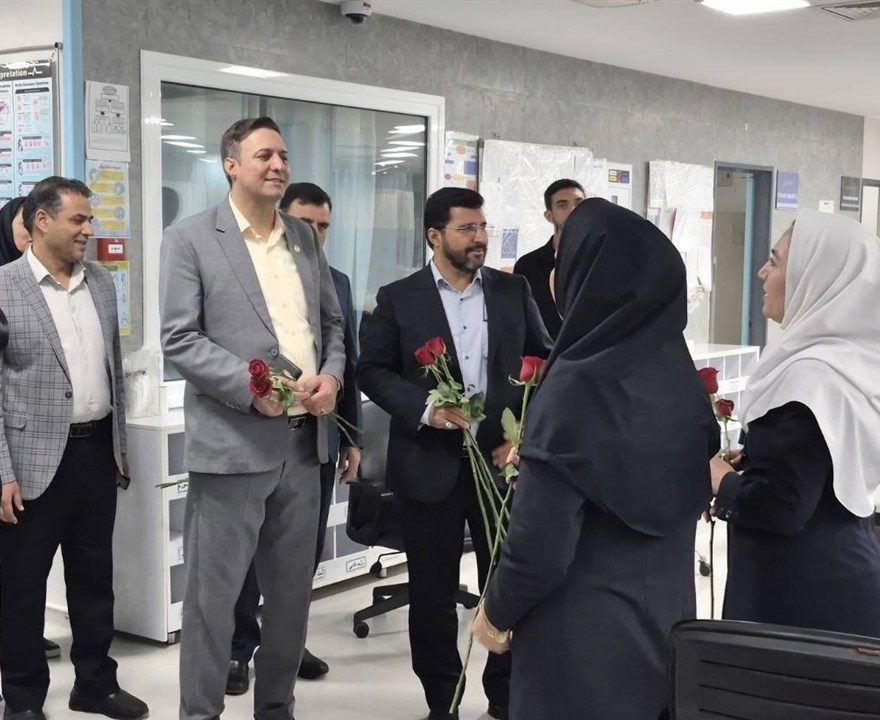 تجلیل نماینده مردم سیرجان در مجلس شورای اسلامی از پرستاران بیمارستان ثامن‌الحجج