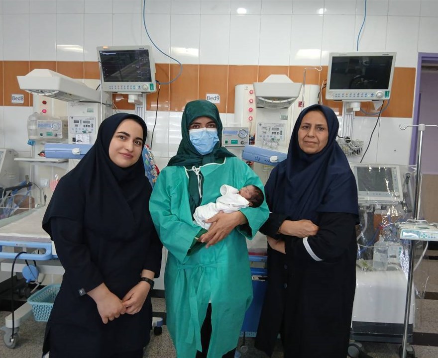 ترخیص موفقیت‌آمیز نوزاد نارس پس از ۳۰ روز بستری در NICU بیمارستان ثامن‌الحجج