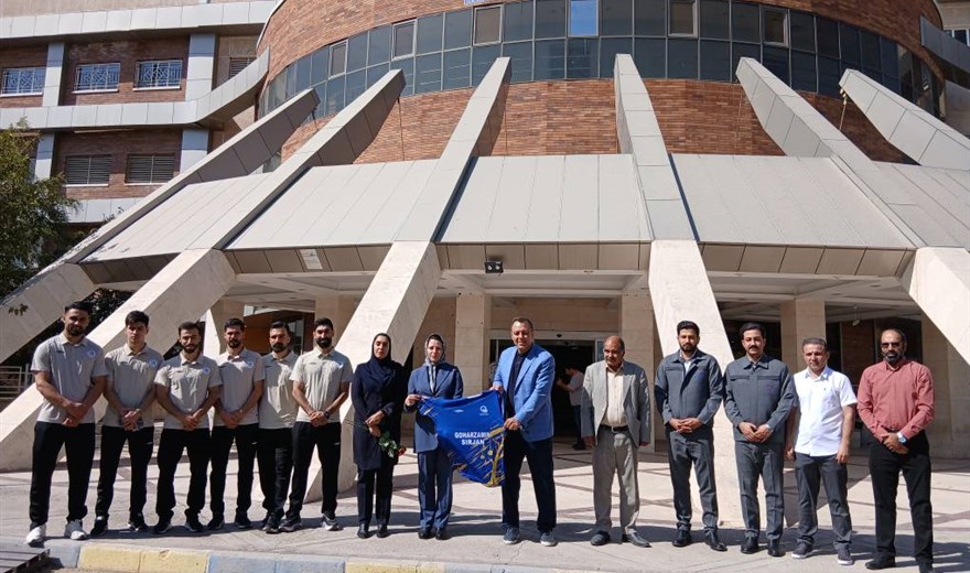 تجلیل بازیکنان تیم فوتسال گهرزمین از سپیدپوشان سلامت در روز پرستار